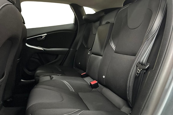 Volvo V40 14 of 25