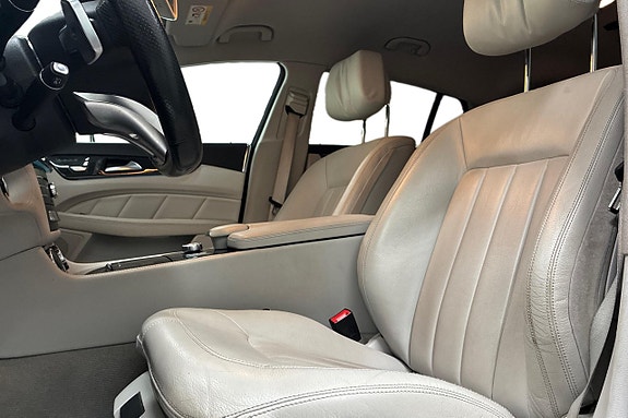 Mercedes-Benz CLS350 13 of 25