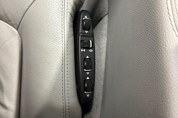 Mercedes-Benz CLS350 22 of 25