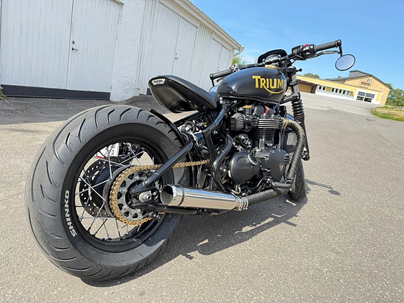 Triumph BONNEVILLE BOBBER BLACK 5 of 10