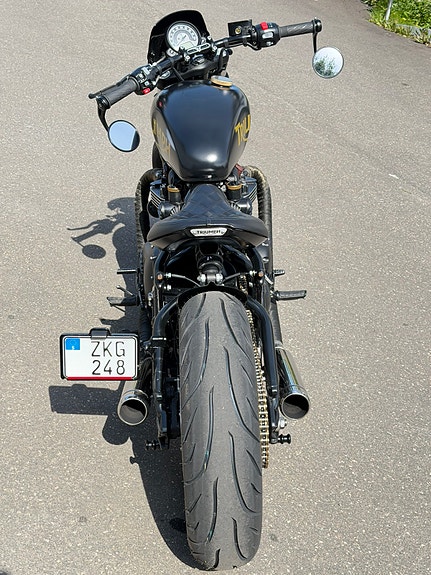 Triumph BONNEVILLE BOBBER BLACK 9 of 10