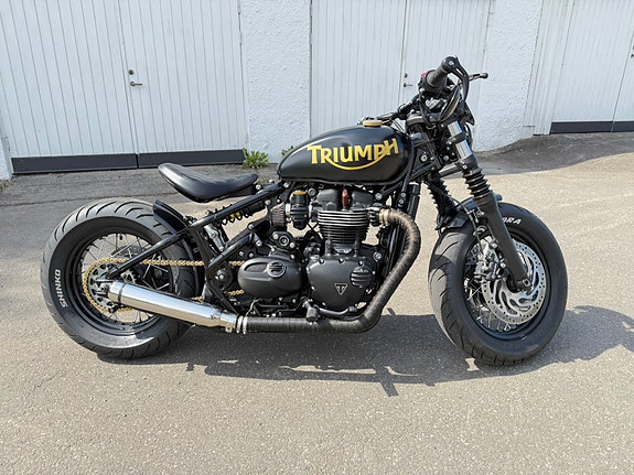 Triumph BONNEVILLE BOBBER BLACK 4 of 10