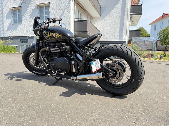 Triumph BONNEVILLE BOBBER BLACK 3 of 10