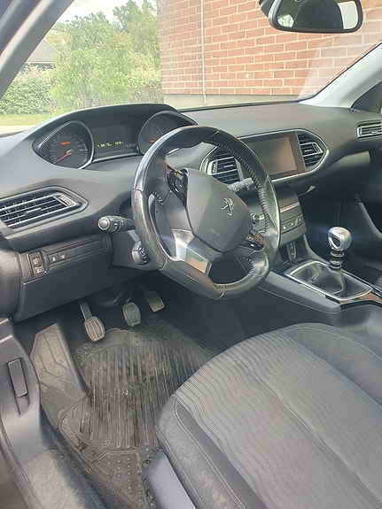 Peugeot 308 SW 3 of 5