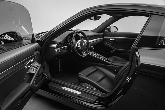 Porsche 911 8 of 30