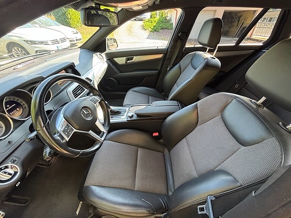 Mercedes-Benz C220 3 of 9