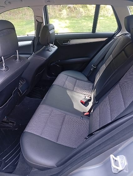 Mercedes-Benz C180 4 of 5