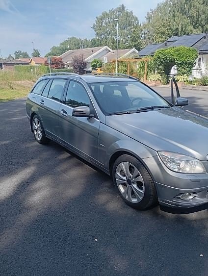 Mercedes-Benz C180 2 of 5