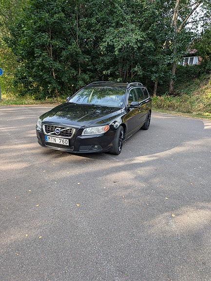Volvo V70 3 of 7