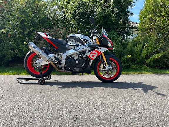 Aprilia Tuono V4 Factory 5 of 6