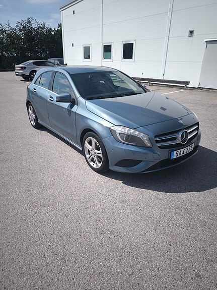 Mercedes-Benz A180 2 of 10