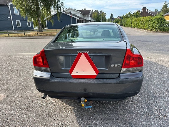 Volvo S60 2 of 10