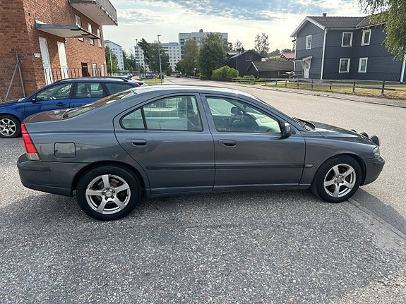 Volvo S60 8 of 10