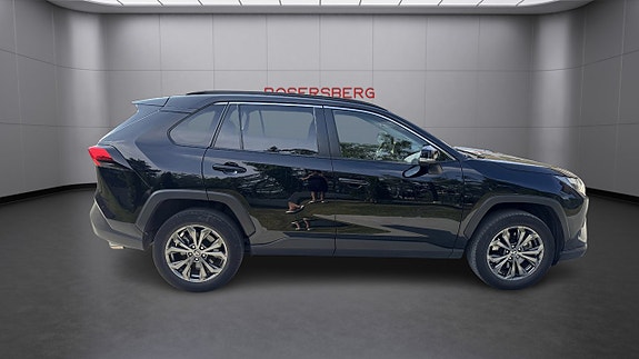 Toyota RAV4 6 of 13