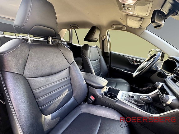 Toyota RAV4 9 of 13