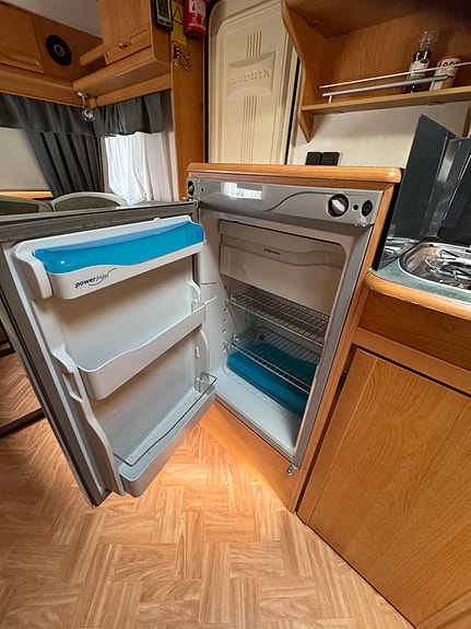Adria Unica B 562 10 of 13