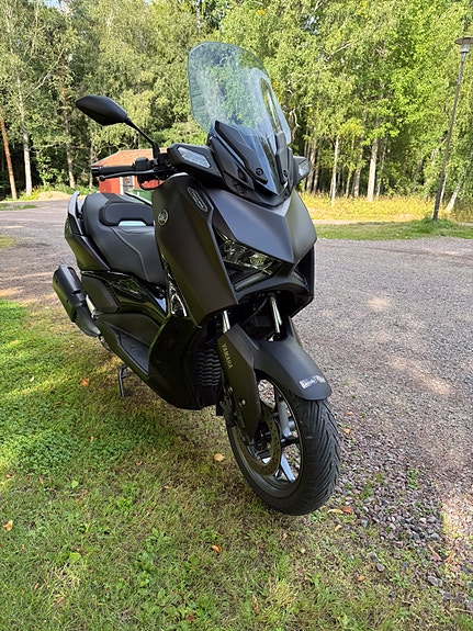Yamaha X-MAX 300 TECHMAX 2 of 4