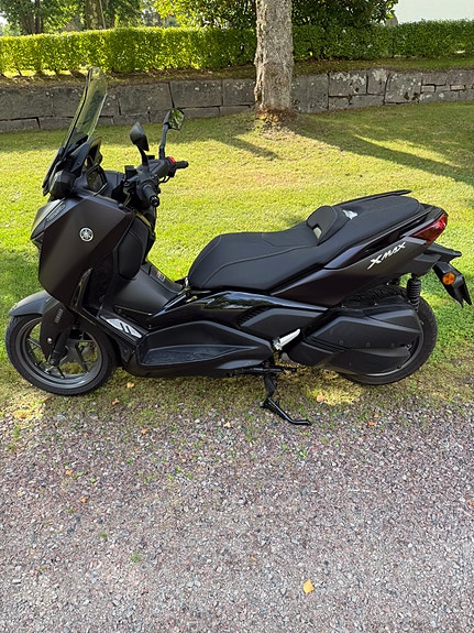 Yamaha X-MAX 300 TECHMAX 3 of 4