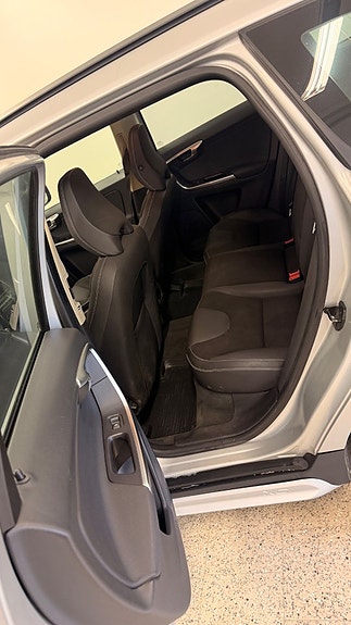 Volvo XC60 8 of 12