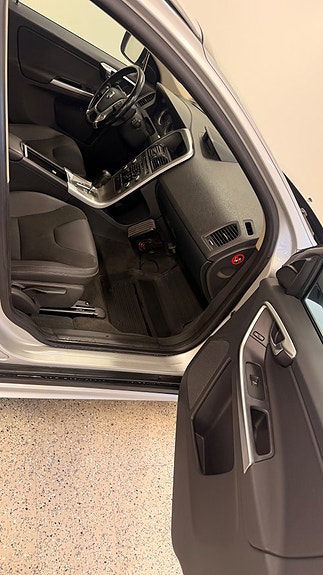 Volvo XC60 9 of 12