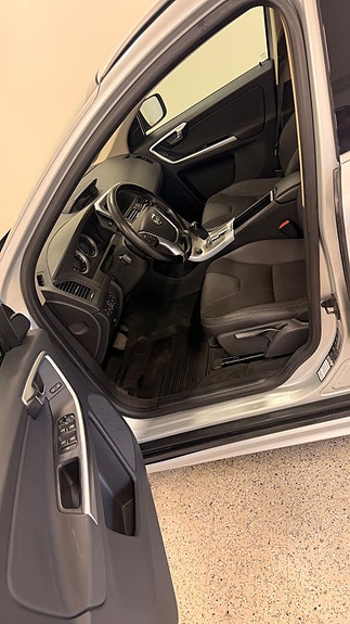 Volvo XC60 7 of 12