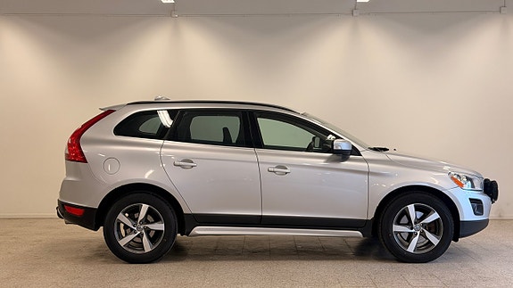 Volvo XC60 2 of 12