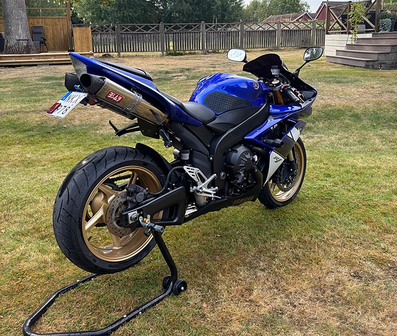Yamaha YZF R1 2 of 6