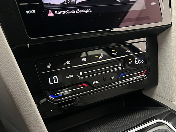 Volkswagen Passat 21 of 26