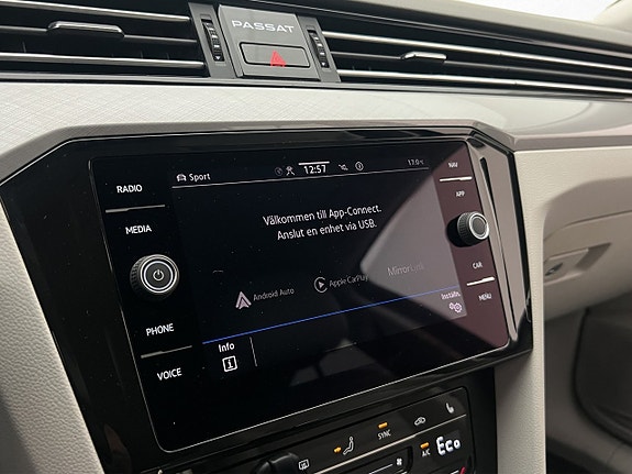 Volkswagen Passat 20 of 26