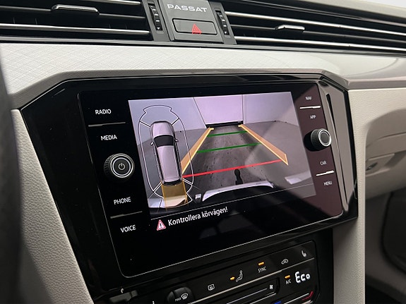 Volkswagen Passat 18 of 26