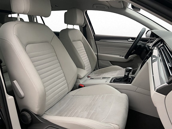 Volkswagen Passat 11 of 26