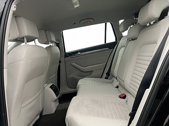 Volkswagen Passat 13 of 26
