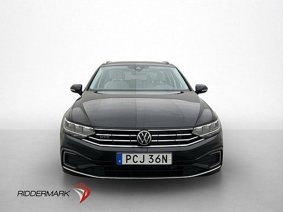 Volkswagen Passat 2 of 26