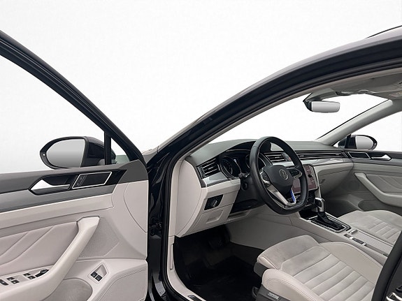 Volkswagen Passat 8 of 26