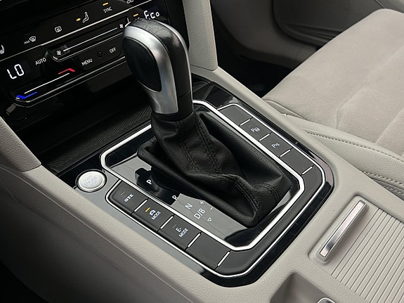 Volkswagen Passat 22 of 26