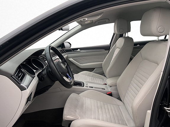 Volkswagen Passat 9 of 26