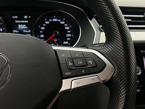 Volkswagen Passat 17 of 26