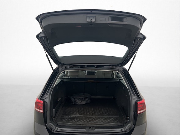 Volkswagen Passat 26 of 26
