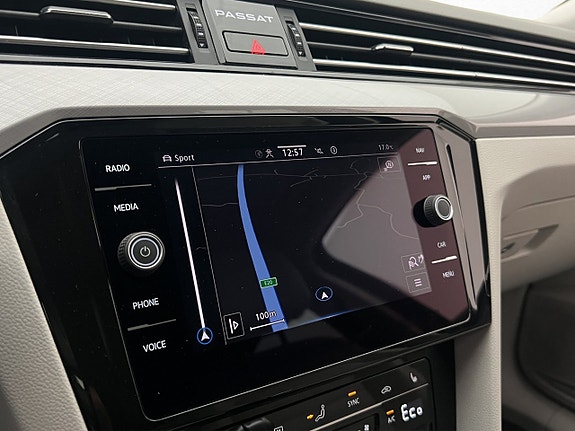 Volkswagen Passat 19 of 26