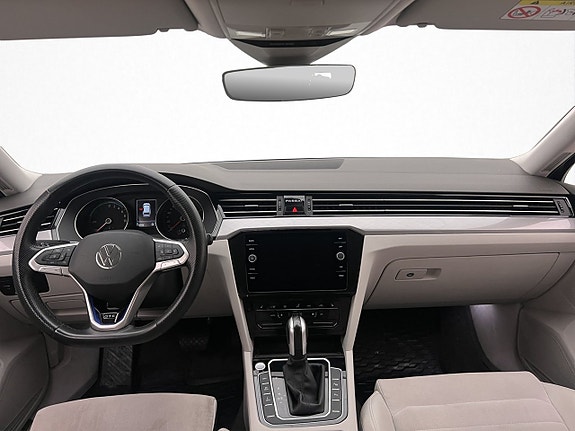 Volkswagen Passat 14 of 26