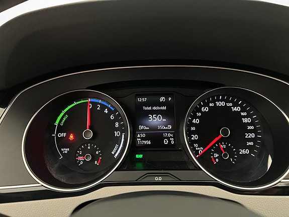 Volkswagen Passat 15 of 26