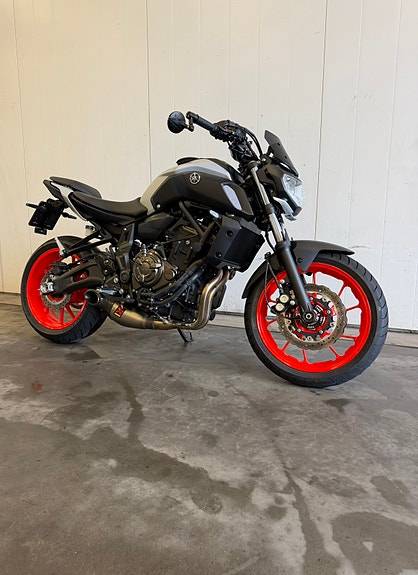 Yamaha MT-07 3 of 5