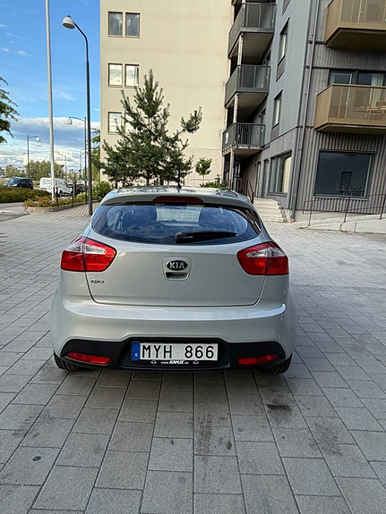 Kia Rio 2 of 6
