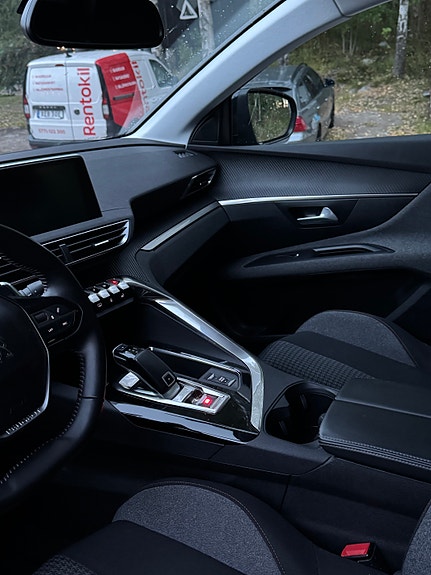 Peugeot 3008 9 of 12