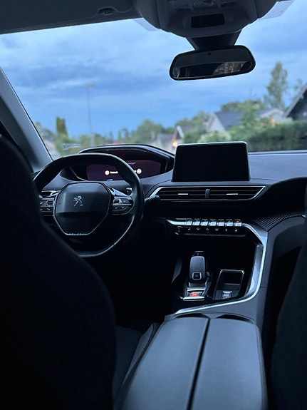 Peugeot 3008 2 of 12
