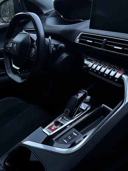 Peugeot 3008 4 of 12