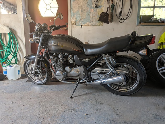 Kawasaki ZR 750 D 2 of 4