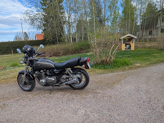 Kawasaki ZR 750 D 4 of 4