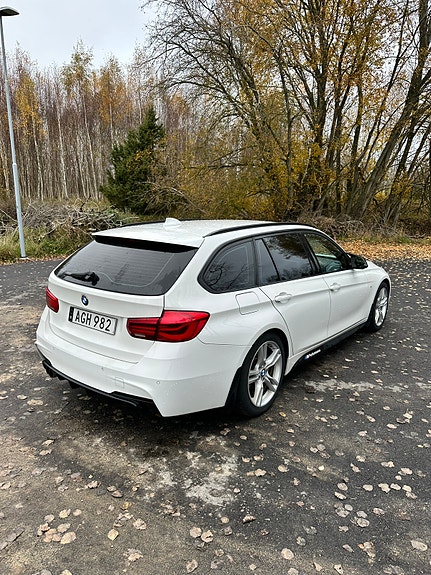 BMW 320d 2 of 7