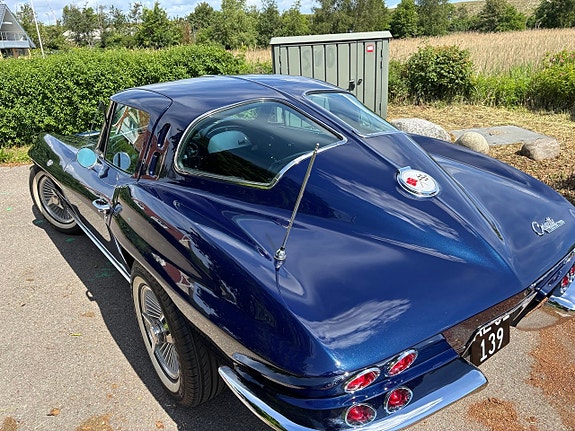 Chevrolet Corvette 4 of 15
